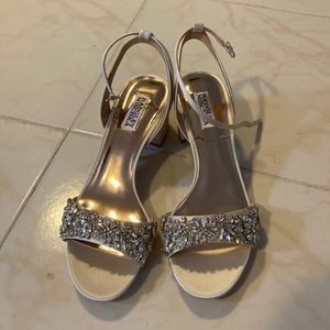 Never worn. 8.5 ivory heels. Badgley Mischka